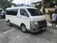 Selling White Toyota Hiace Super Grandia 2013 