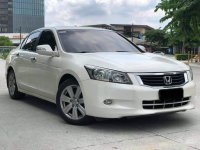 Selling White Honda Accord 2008 in Makati