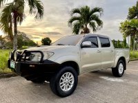 Pearl White Toyota Hilux 2011 for sale in Bacolod