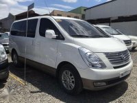 Selling White Hyundai Starex 2017 in Cainta