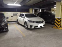 Selling Pearl White Toyota Corolla Altis 2015 in Makati