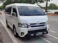 Selling White Toyota Hiace 2017 in Manila