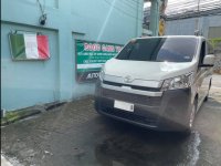 Selling White Toyota Hiace 2020 Van at 14000