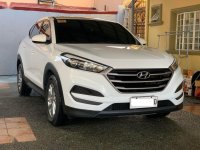 Selling Pearl White Hyundai Tucson 2016 in Silang