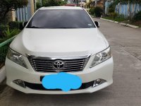 Selling Pearl White Toyota Camry 2019 in Angeles