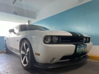 Selling White Dodge Challenger 2013 in Makati