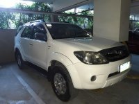 Selling White Toyota Fortuner 2006 in Mandaluyong