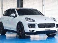 White Porsche Cayenne 2018 for sale in Automatic