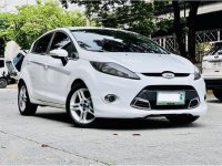 Selling White Ford Fiesta 2013 