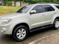Pearl White Toyota Fortuner 2011 for sale in Mandaluyong 