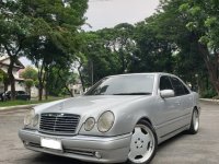Selling Brightsilver Mercedes-Benz E-Class 1996 in Pasig