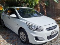 Selling White Hyundai Accent 2018 in Biñan