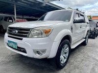 Selling White Ford Everest 2013 in San Mateo