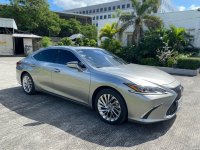 Selling Silver Lexus ES350 2019 in Pasig