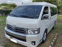 Selling Pearl White Toyota Hiace Super Grandia 2018 in Makati