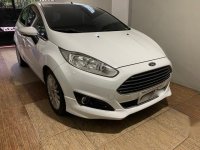 Selling White Ford Fiesta 2016 in Carmona
