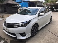 Selling Pearl White Toyota Altis 2016 in Manila