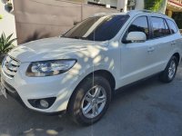 Selling White Hyundai Santa Fe 2011 in Makati