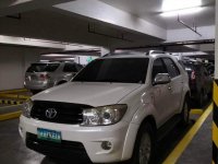 Pearl White Toyota Fortuner 2010 for sale in Makati