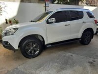 Pearl White Isuzu Mu-X 2015 for sale in Makati