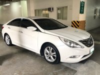 Pearl White Hyundai Sonata 2011 for sale in Quezon