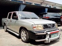 Selling White Nissan Frontier 2005 in Quezon City