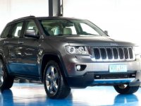 Silver Jeep Grand Cherokee 2014 for sale in Quezon 