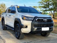 Selling White Toyota Hilux 2022 in Pasay