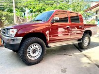 Red Toyota Hilux 2000 for sale in Angeles 