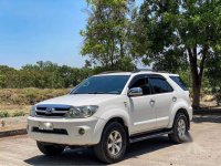 White Toyota Fortuner 2005 for sale in Meycauayan
