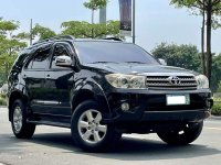Selling Black Toyota Fortuner 2009 in Makati