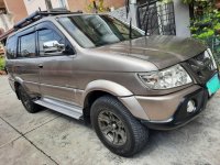 Silver Isuzu Crosswind 2005 for sale in Automatic