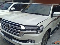 Selling White Toyota Land Cruiser 2017 SUV / MPV at 45000 in Manila