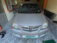 Selling White Toyota Avanza 2011 in Pasig