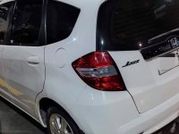 Selling White Honda Jazz 2012 in Caloocan