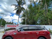 Selling White Ford Everest 2016 in Makati