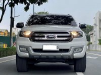 Selling White Ford Everest 2016 in Makati