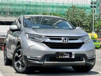Selling White Honda Cr-V 2019 in Makati