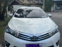 Sell Pearl White 2017 Toyota Corolla altis in Quezon City