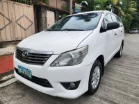 Selling White Toyota Innova 2013 in Quezon City