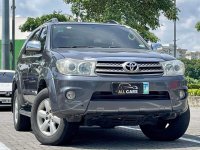 White Toyota Fortuner 2010 for sale in Makati