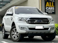 Selling White Ford Everest 2018 in Makati