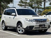 Selling White Subaru Forester 2011 in Makati