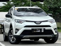 Selling White Toyota Rav4 2018 in Makati