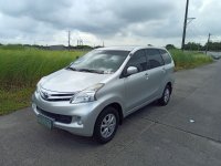 Selling White Toyota Avanza 2012 in Las Piñas