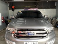 Selling White Ford Everest 2018 in Quezon City