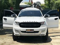 Selling White Ford Everest 2019 in Manila
