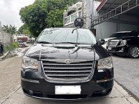 White Chrysler Town And Country 2011 for sale in Automatic