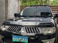 Selling White Mitsubishi Montero sport 2013 in Manila