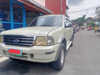 Selling Green Ford Everest 2005 in Manila